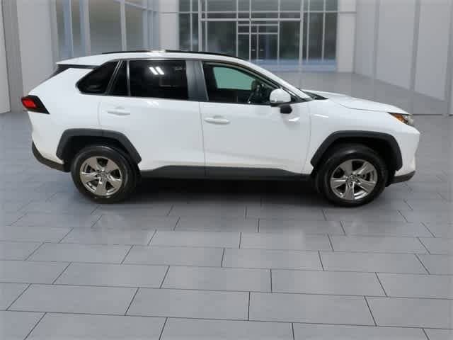 Thumbnail: 2022 Toyota RAV4 - 9