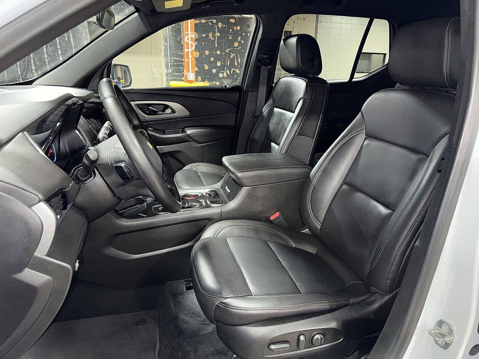 Thumbnail: 2023 Chevrolet Traverse - 15