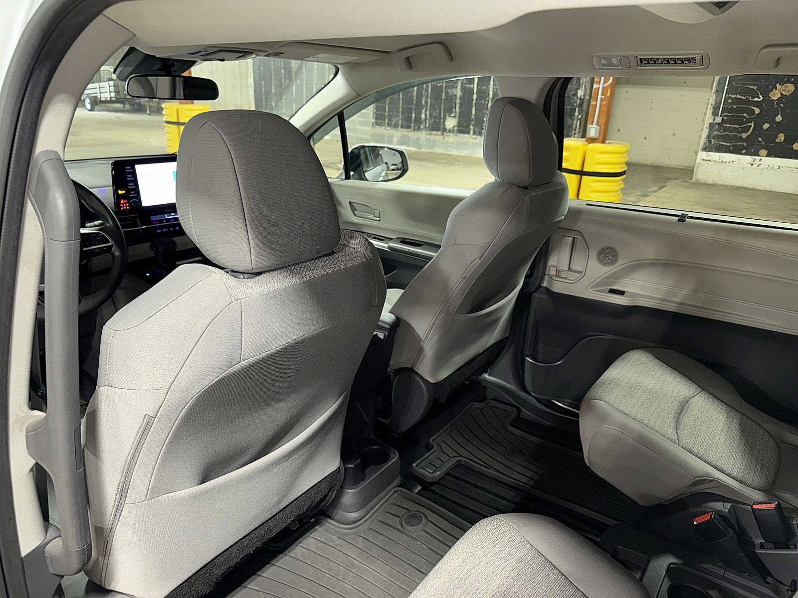 Thumbnail: 2021 Toyota Sienna - 29