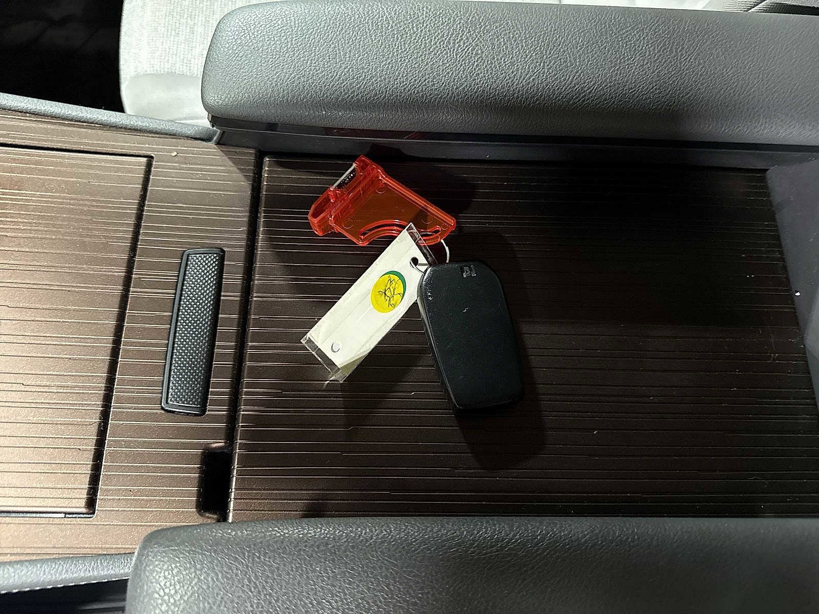 Thumbnail: 2022 Toyota Sienna - 32