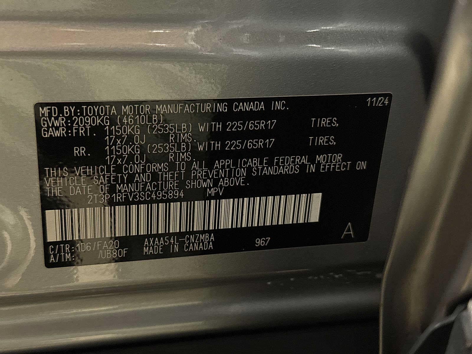2025 Toyota RAV4 XLE - Photo 13