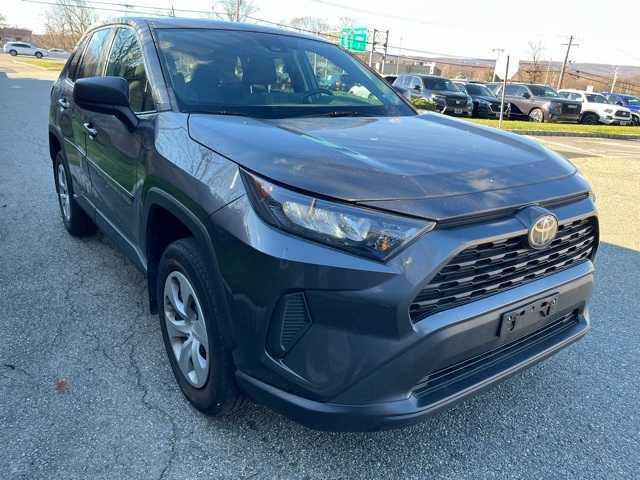 2022 Toyota RAV4 LE photo 3