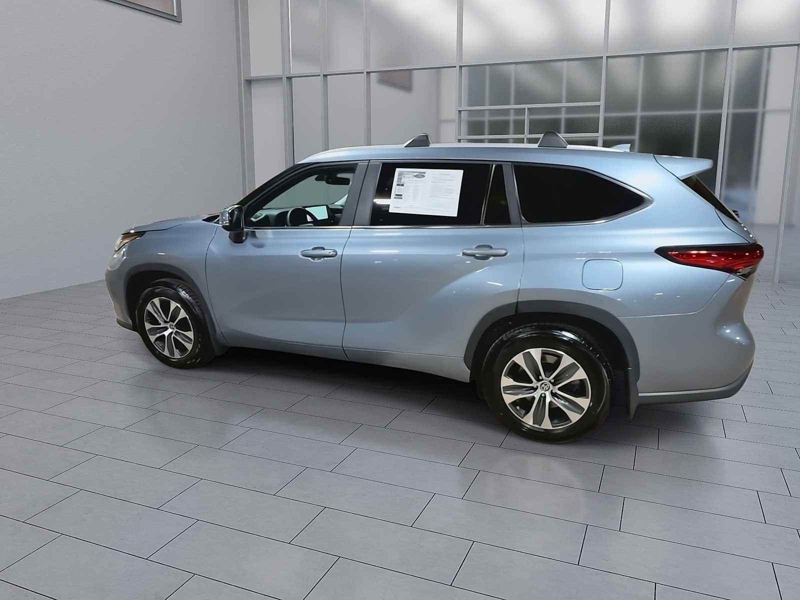 Thumbnail: 2023 Toyota Highlander - 6