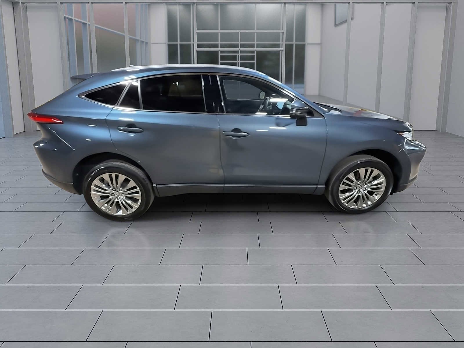 Thumbnail: 2023 Toyota Venza - 9