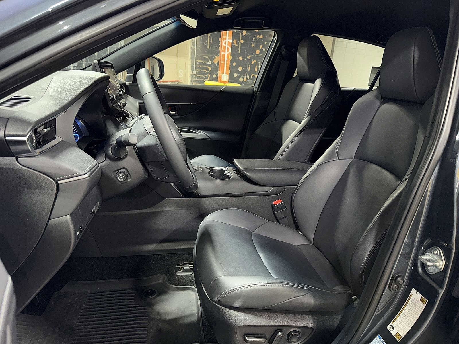 Thumbnail: 2022 Toyota Venza - 15