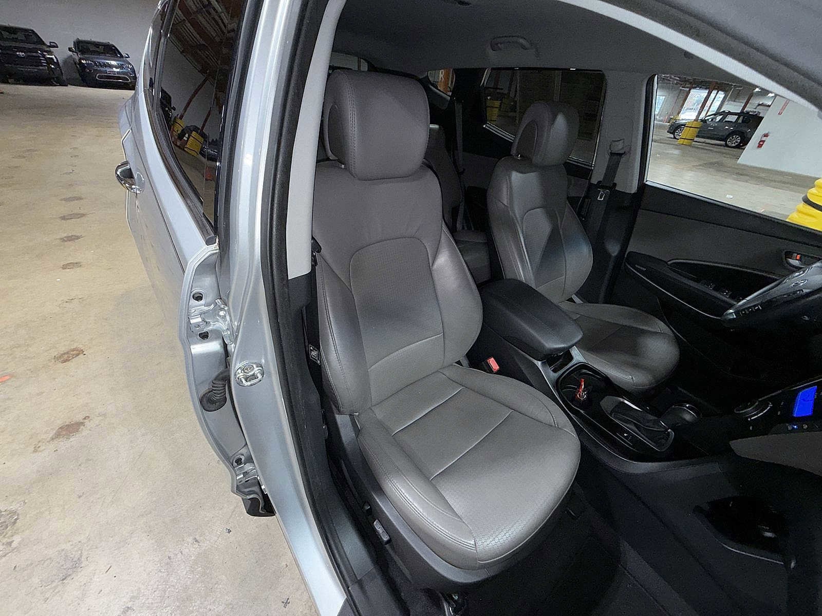 Thumbnail: 2016 Hyundai Santa Fe - 16