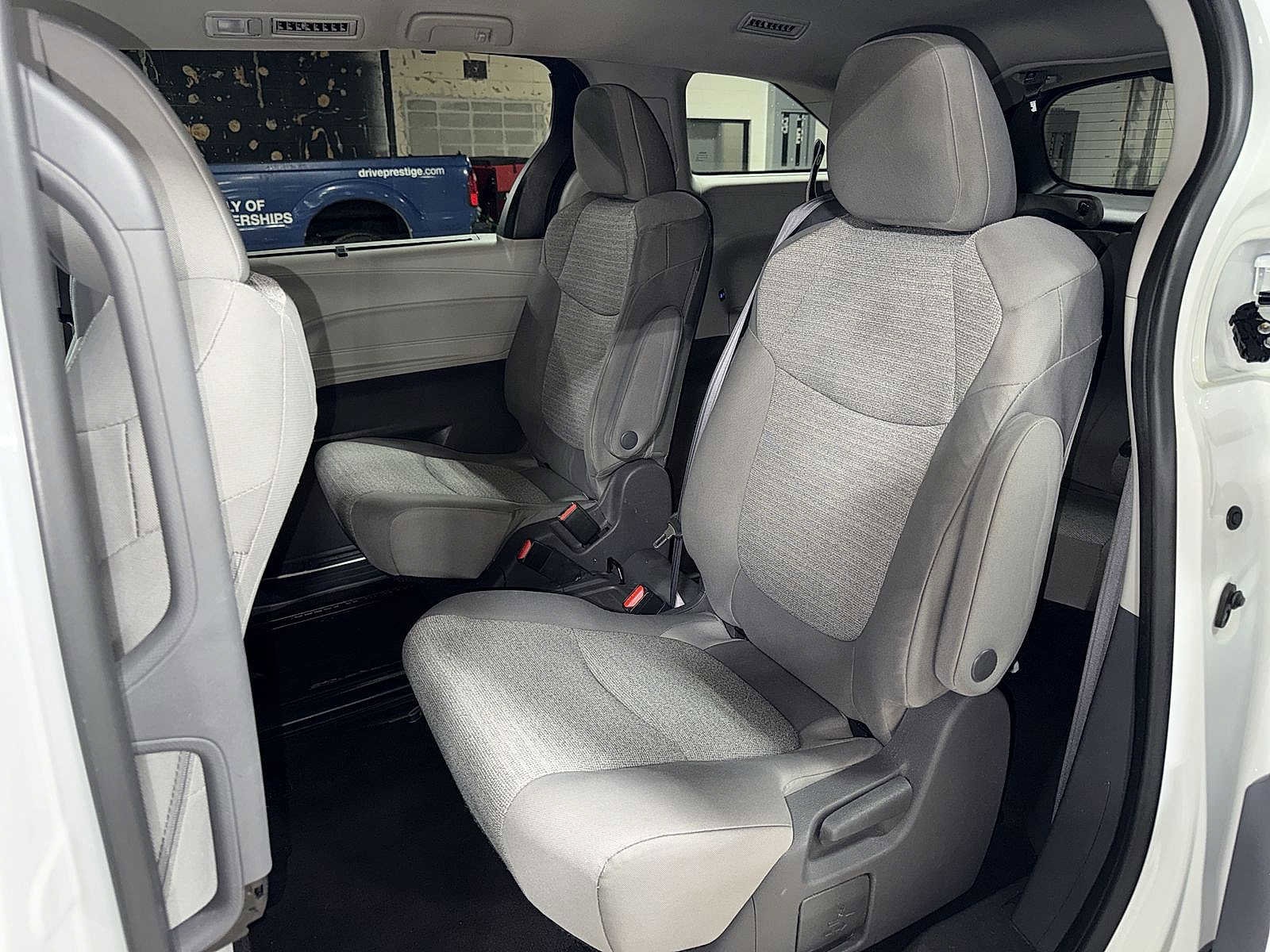 Thumbnail: 2021 Toyota Sienna - 17