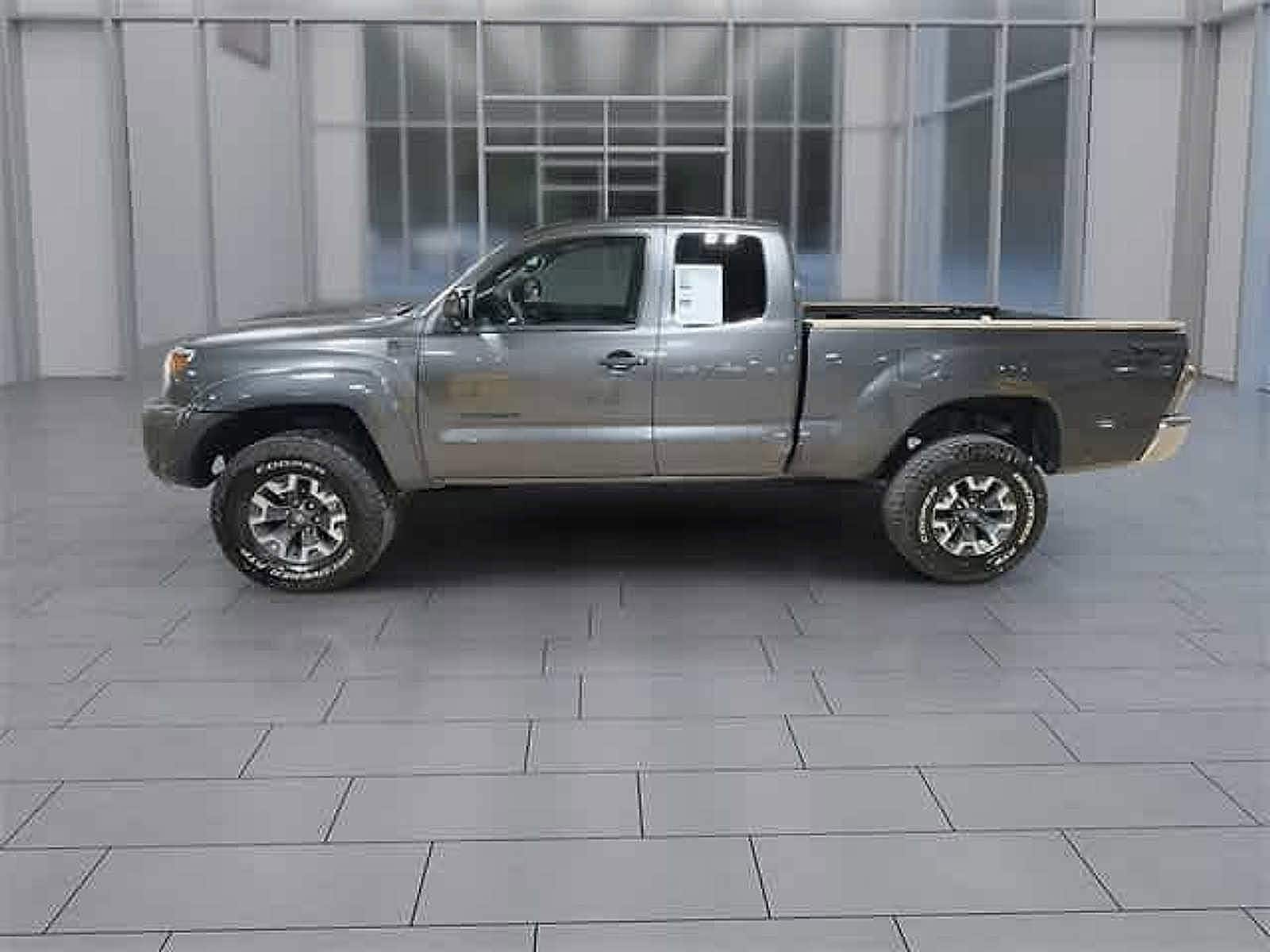 Thumbnail: 2011 Toyota Tacoma - 8