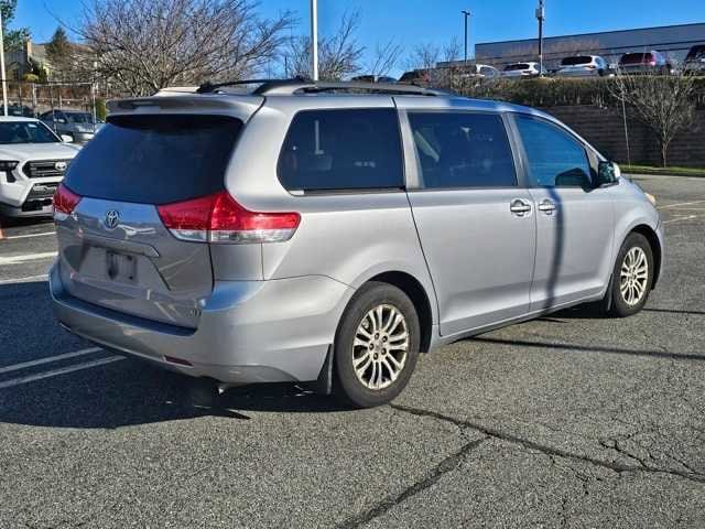 Thumbnail: 2011 Toyota Sienna - 4