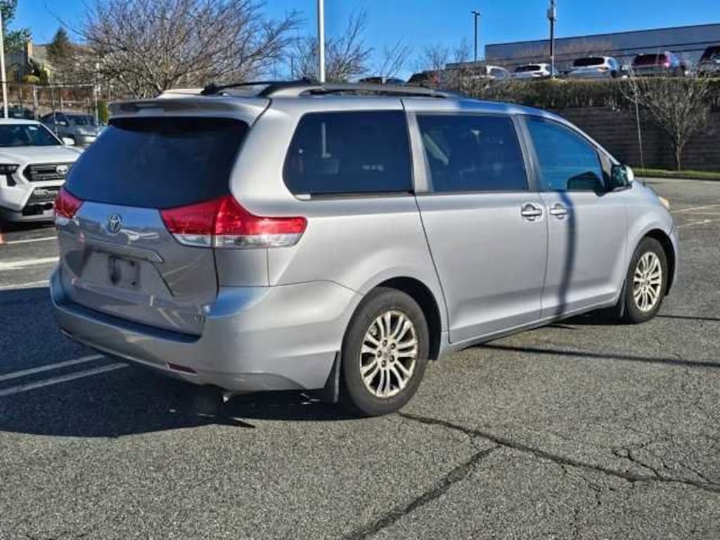 Used 2011 Toyota Sienna XLE V6 Van