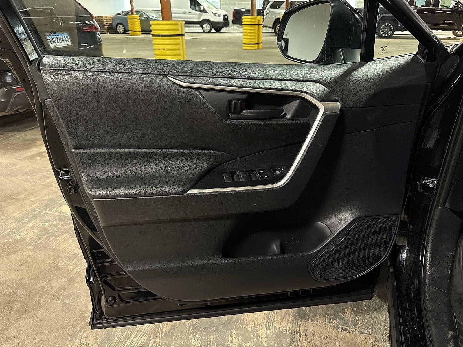 Thumbnail: 2019 Toyota RAV4 - 28