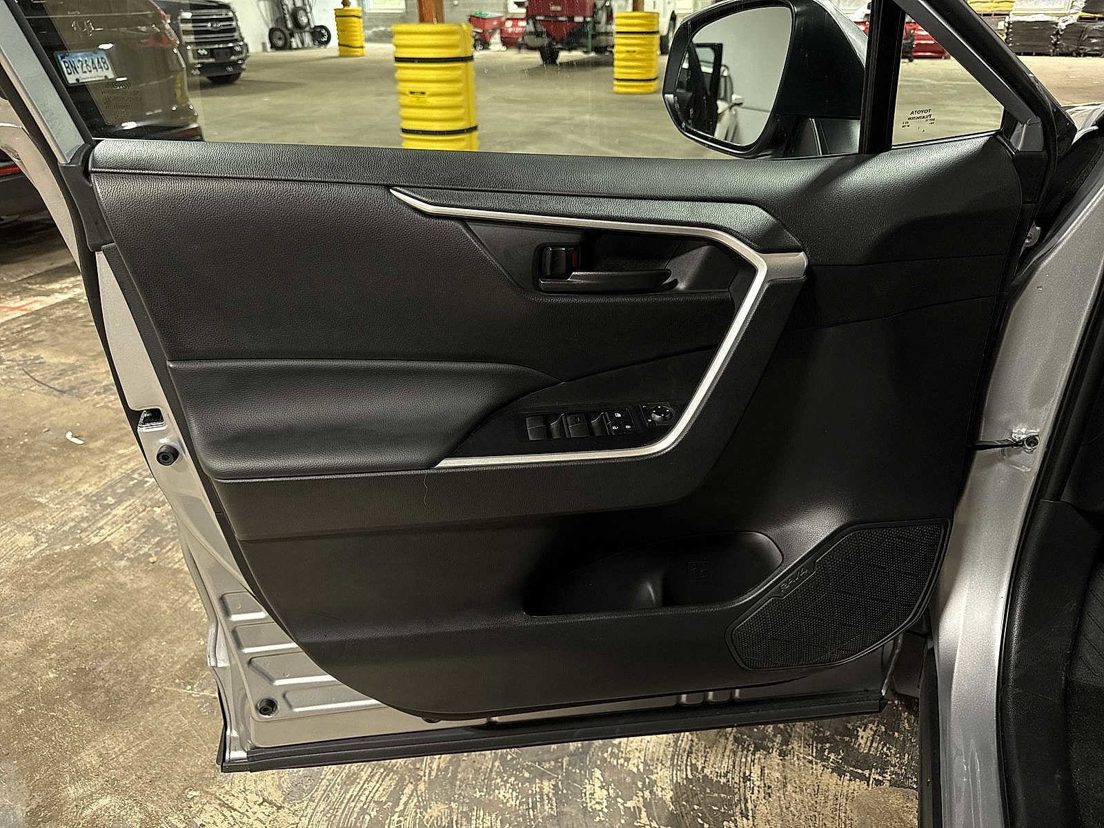 Thumbnail: 2022 Toyota RAV4 - 28