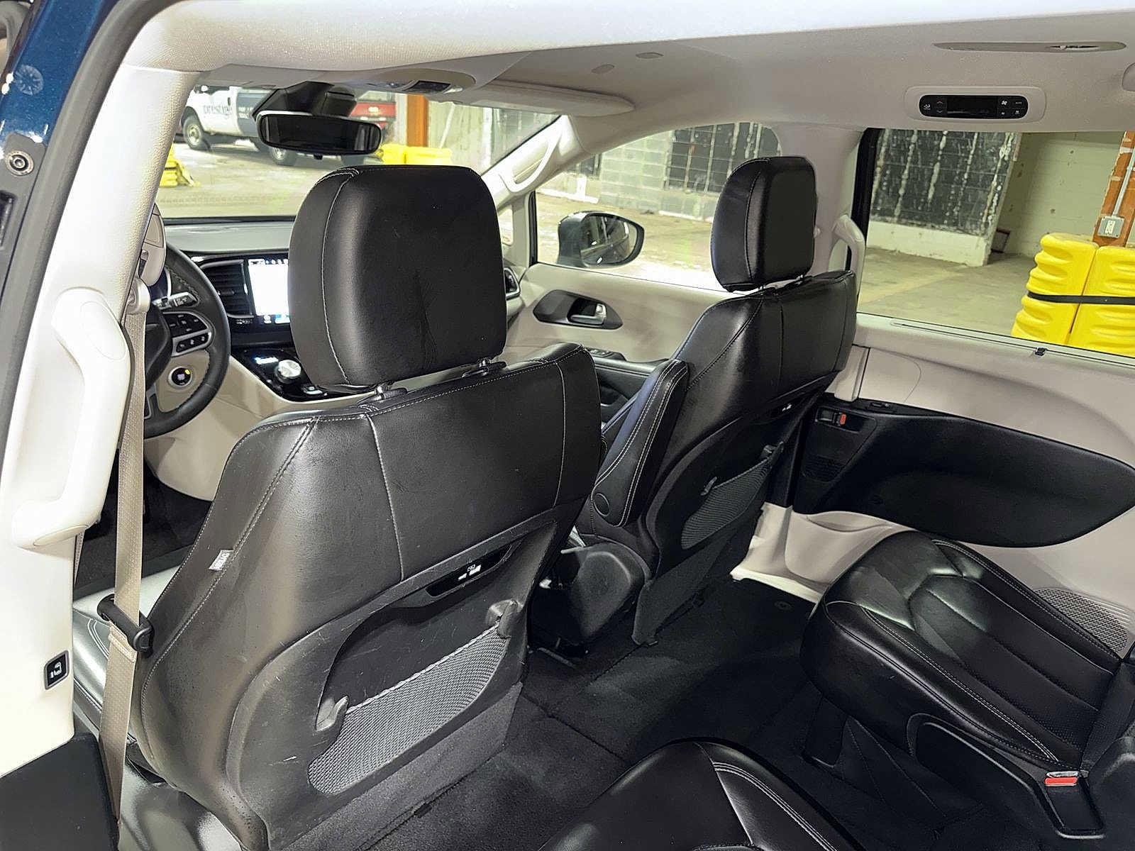 Thumbnail: 2023 Chrysler Pacifica - 26