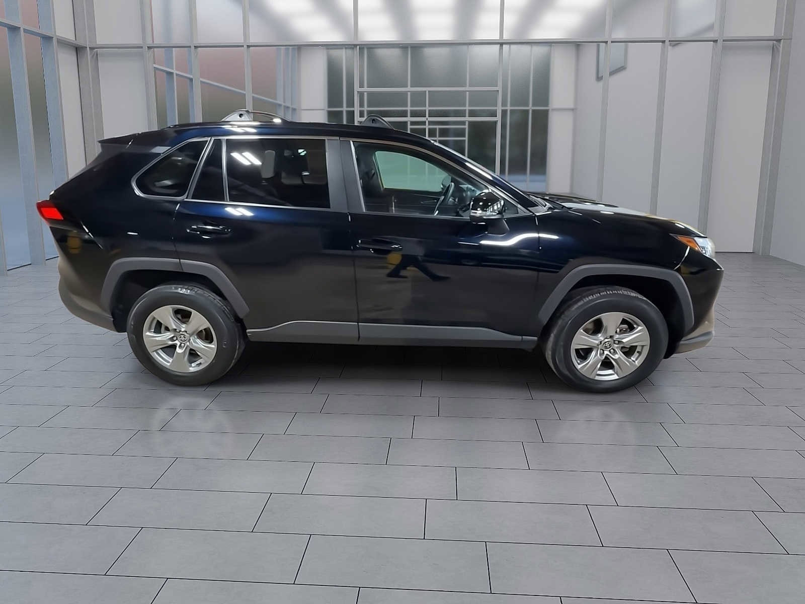 Thumbnail: 2022 Toyota RAV4 - 9