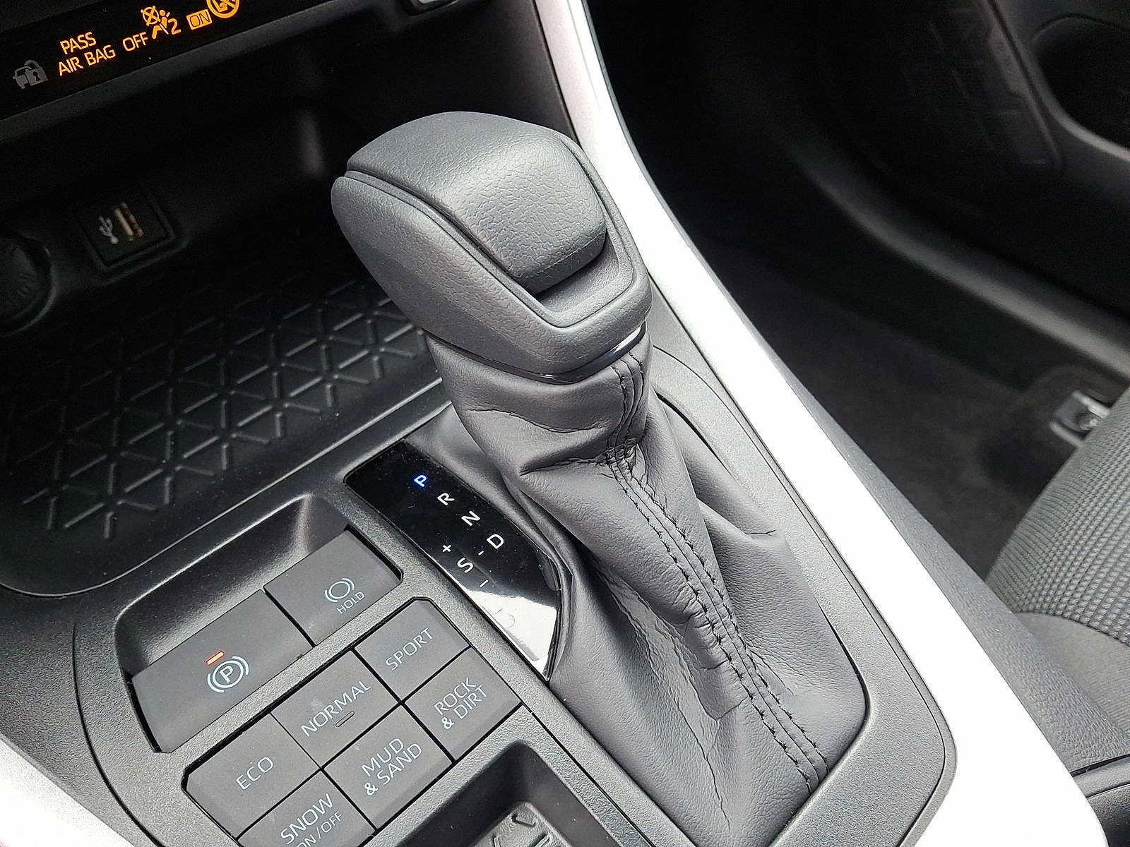 Thumbnail: 2025 Toyota RAV4 - 15