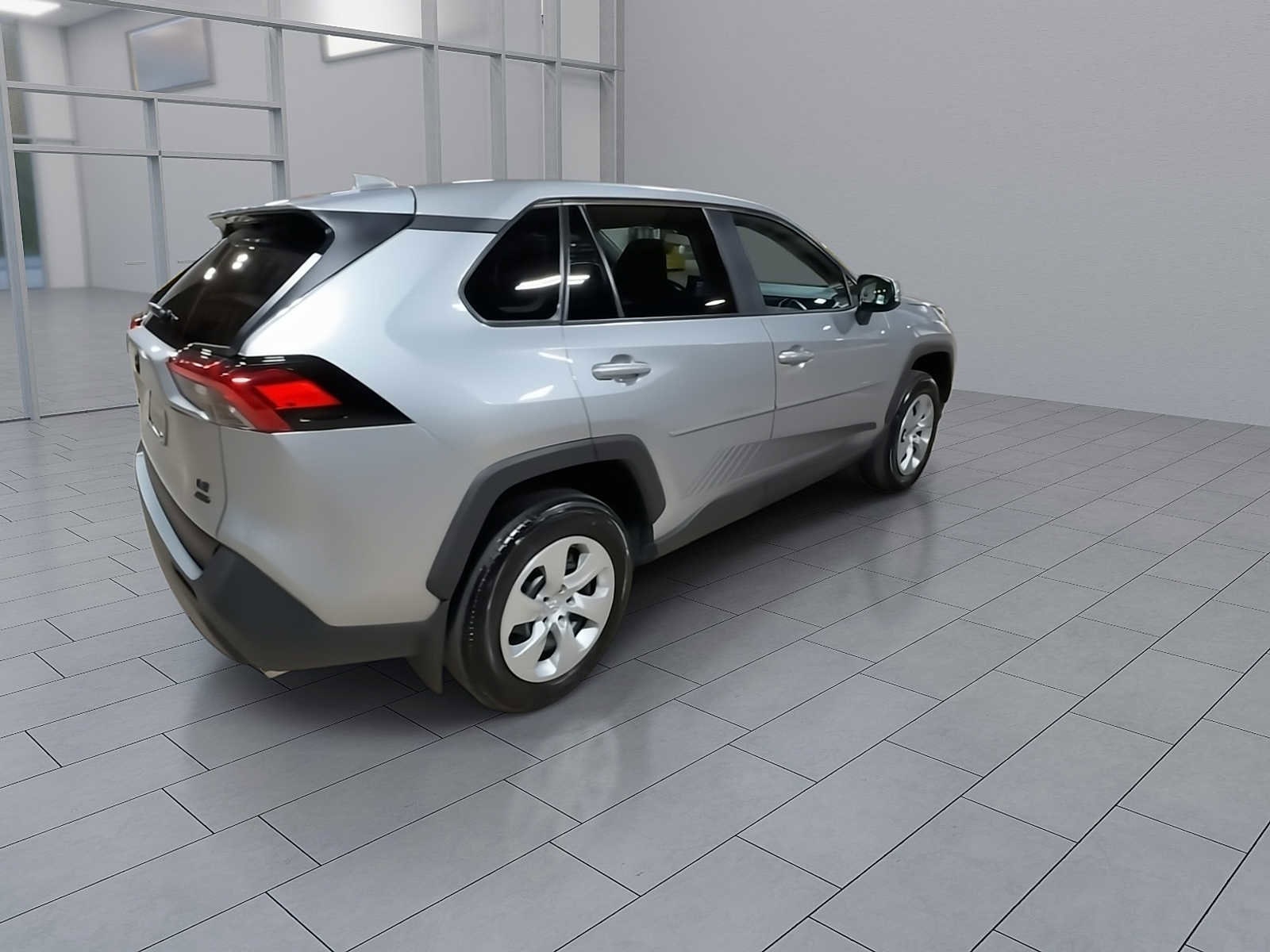 Thumbnail: 2022 Toyota RAV4 - 8