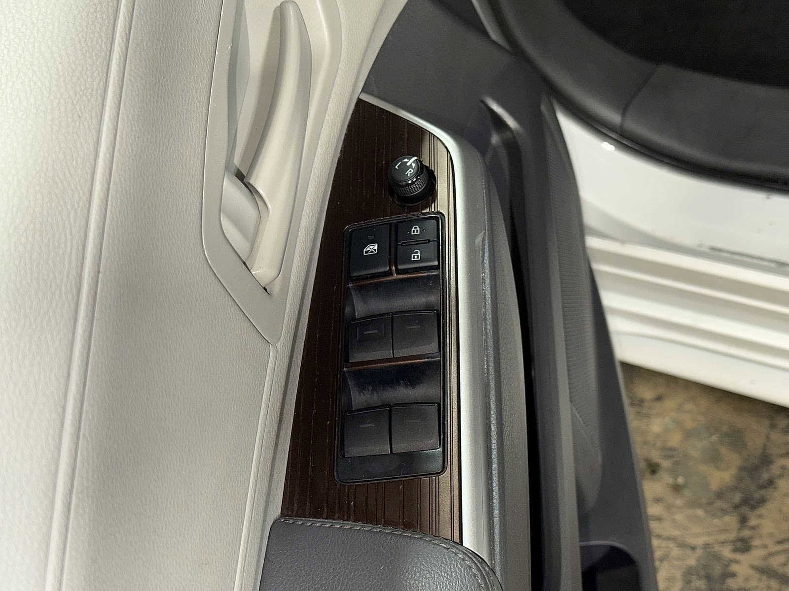 Thumbnail: 2021 Toyota Sienna - 23