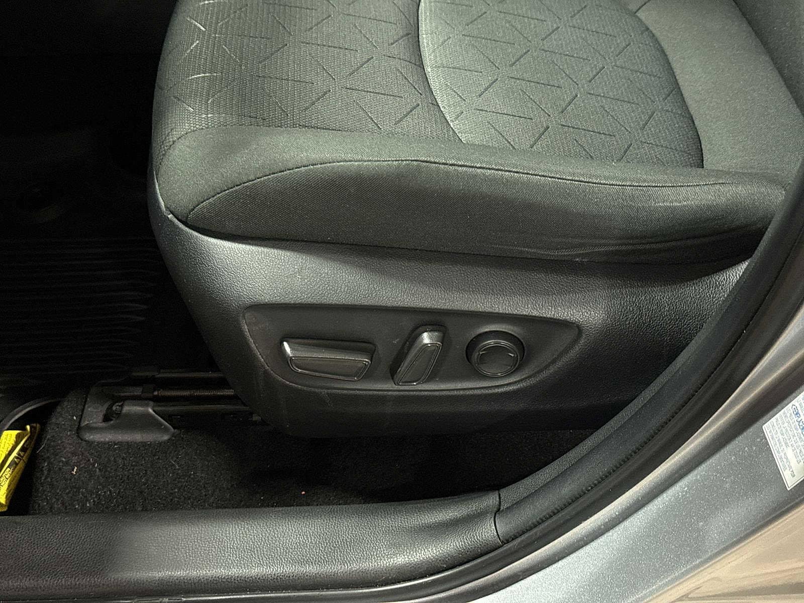 Thumbnail: 2022 Toyota RAV4 - 23