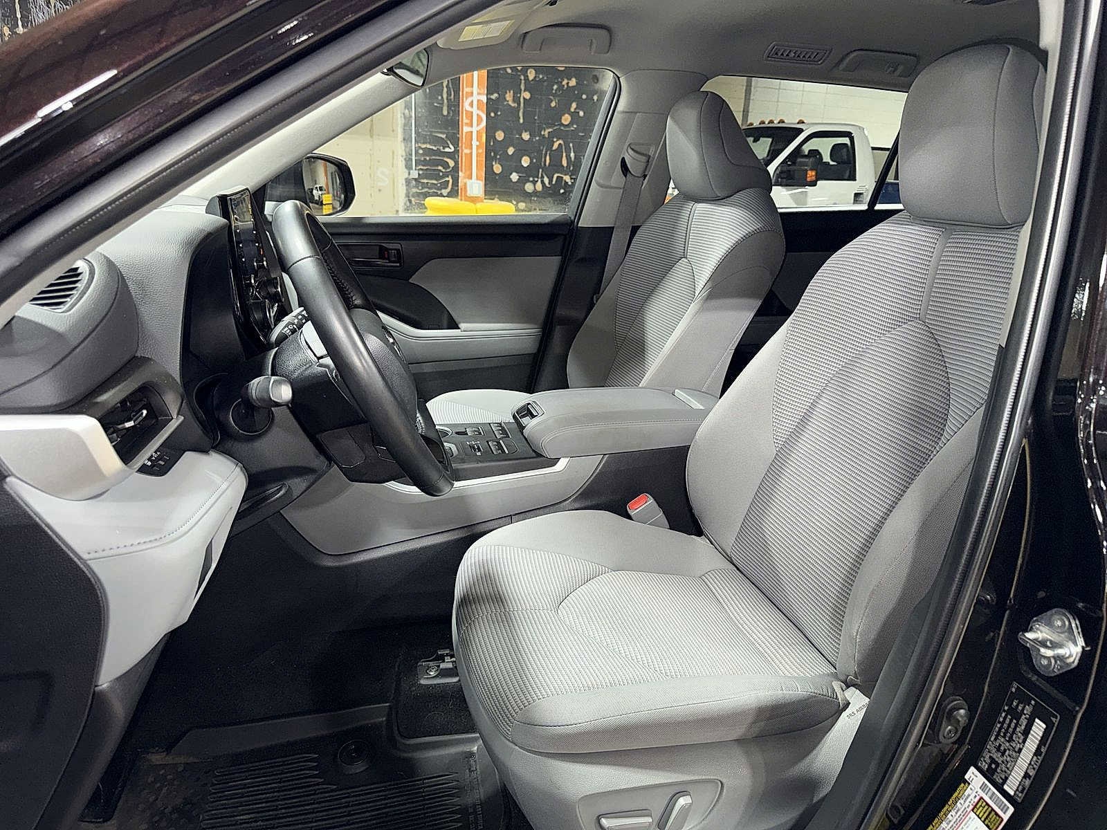 Thumbnail: 2022 Toyota Highlander - 14