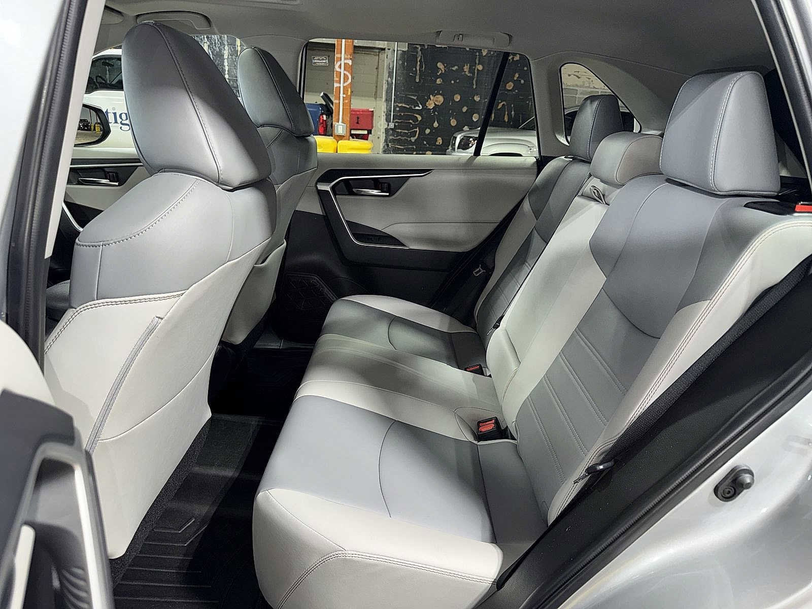 Thumbnail: 2022 Toyota RAV4 - 17