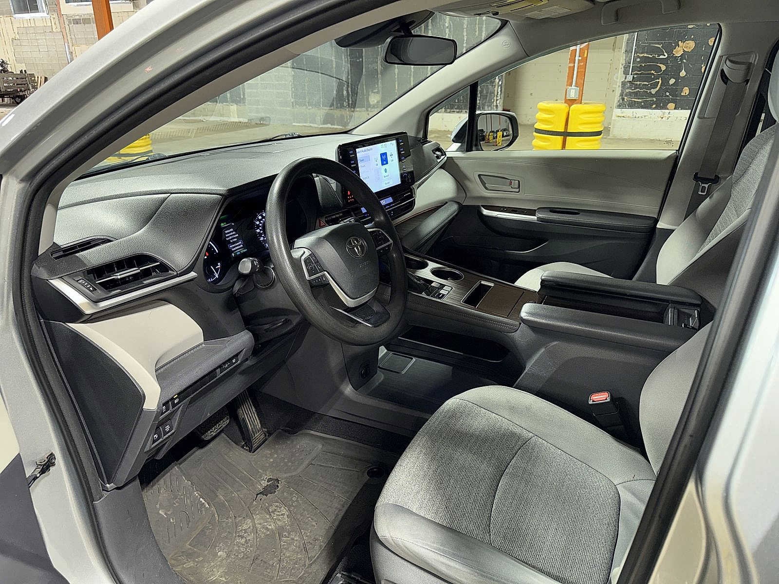 Thumbnail: 2021 Toyota Sienna - 30