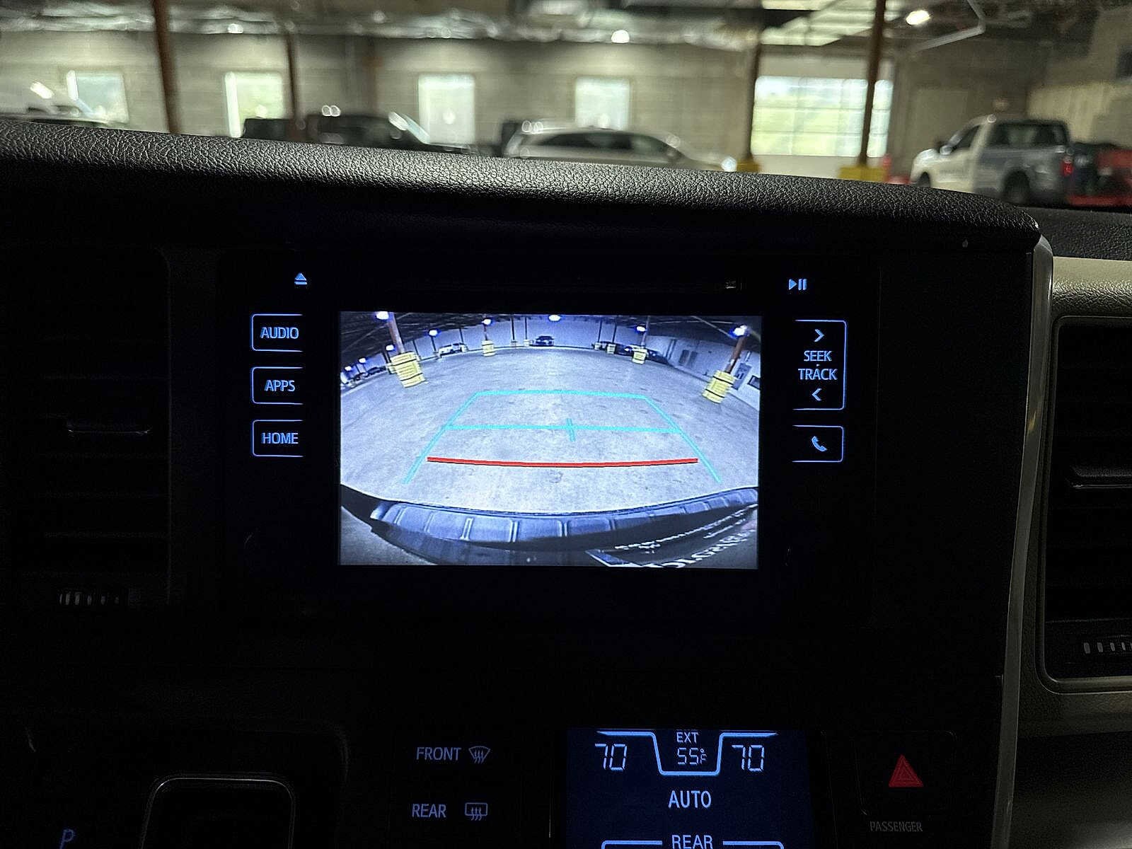 Thumbnail: 2015 Toyota Sienna - 24