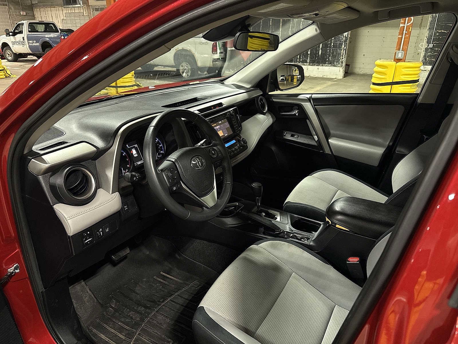 Thumbnail: 2017 Toyota RAV4 - 28