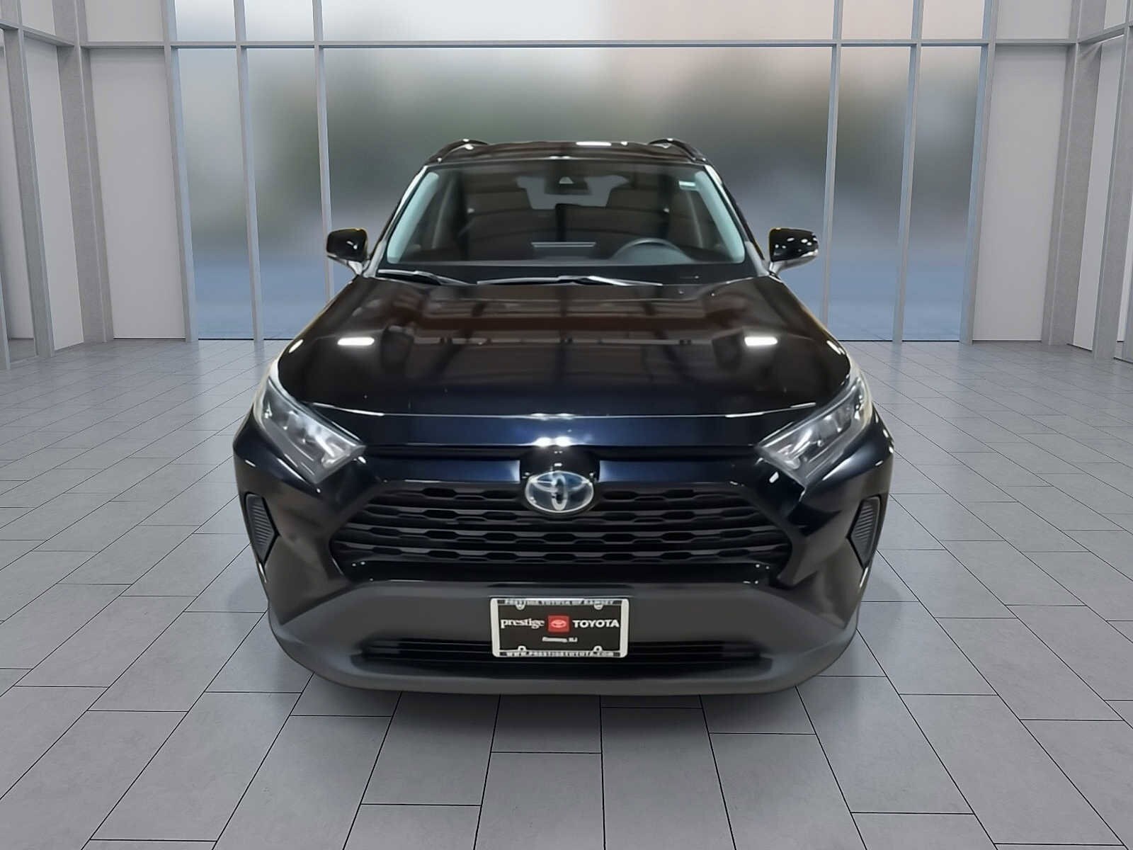 2021 Toyota RAV4 Hybrid LE photo 2