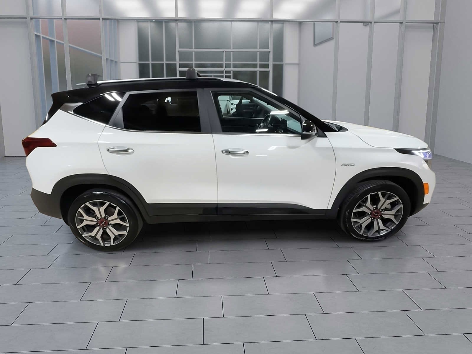 Thumbnail: 2022 Kia Seltos - 9