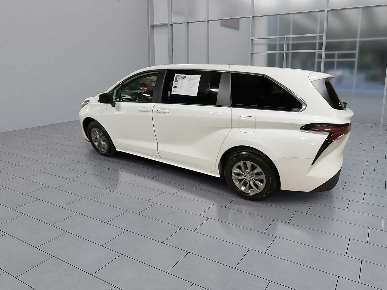 Thumbnail: 2023 Toyota Sienna - 6