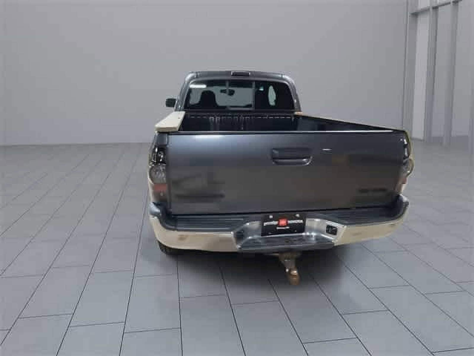 Thumbnail: 2011 Toyota Tacoma - 10