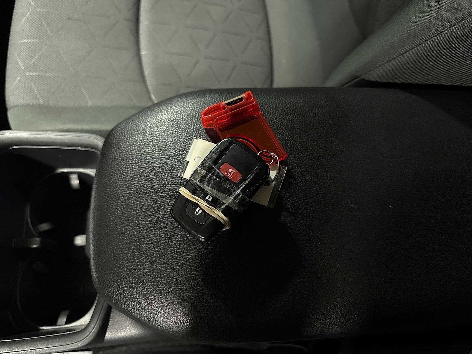 Thumbnail: 2022 Toyota RAV4 - 32