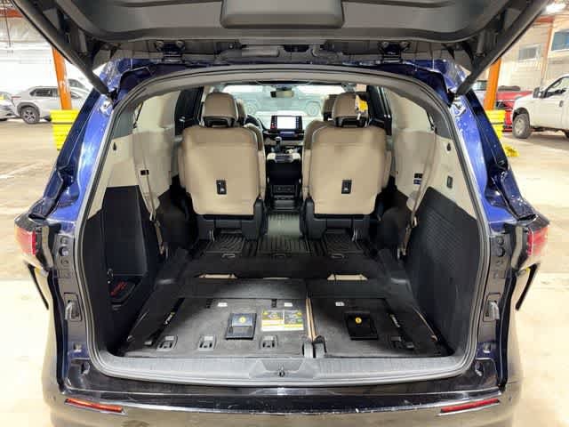 Thumbnail: 2023 Toyota Sienna - 11