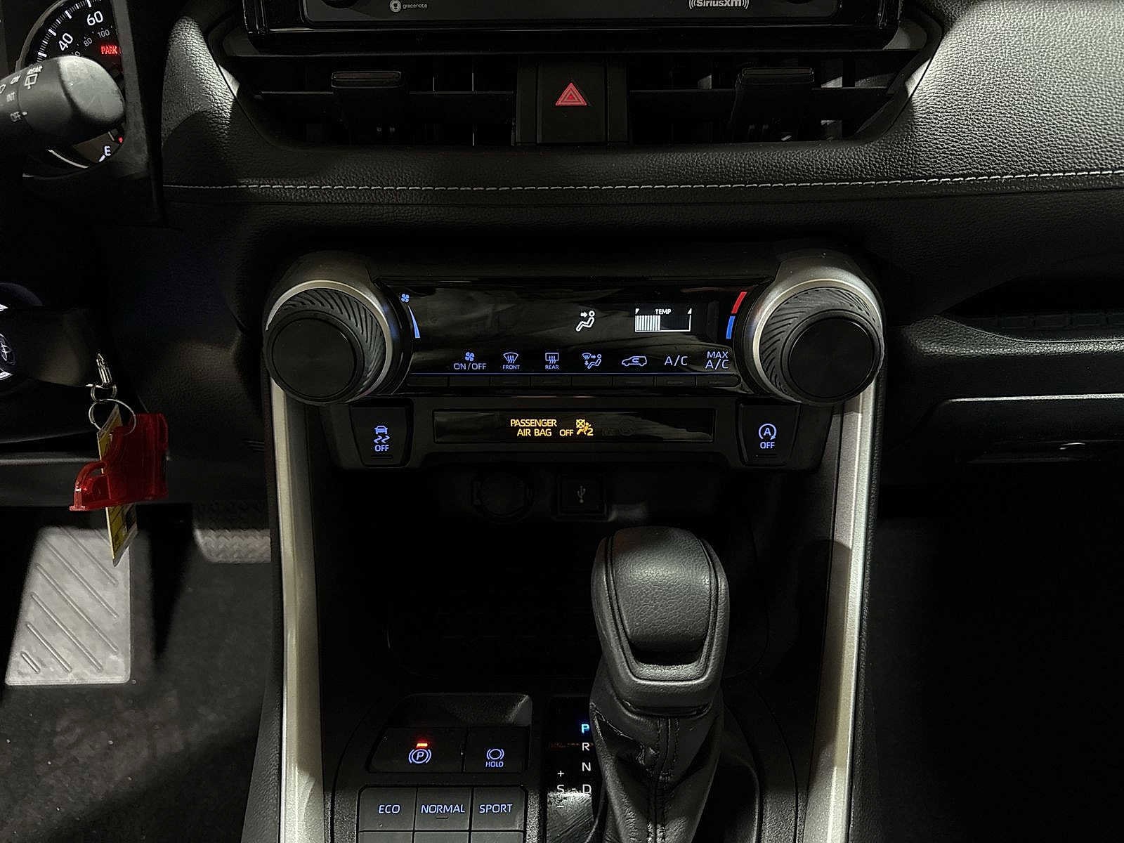 Thumbnail: 2022 Toyota RAV4 - 21