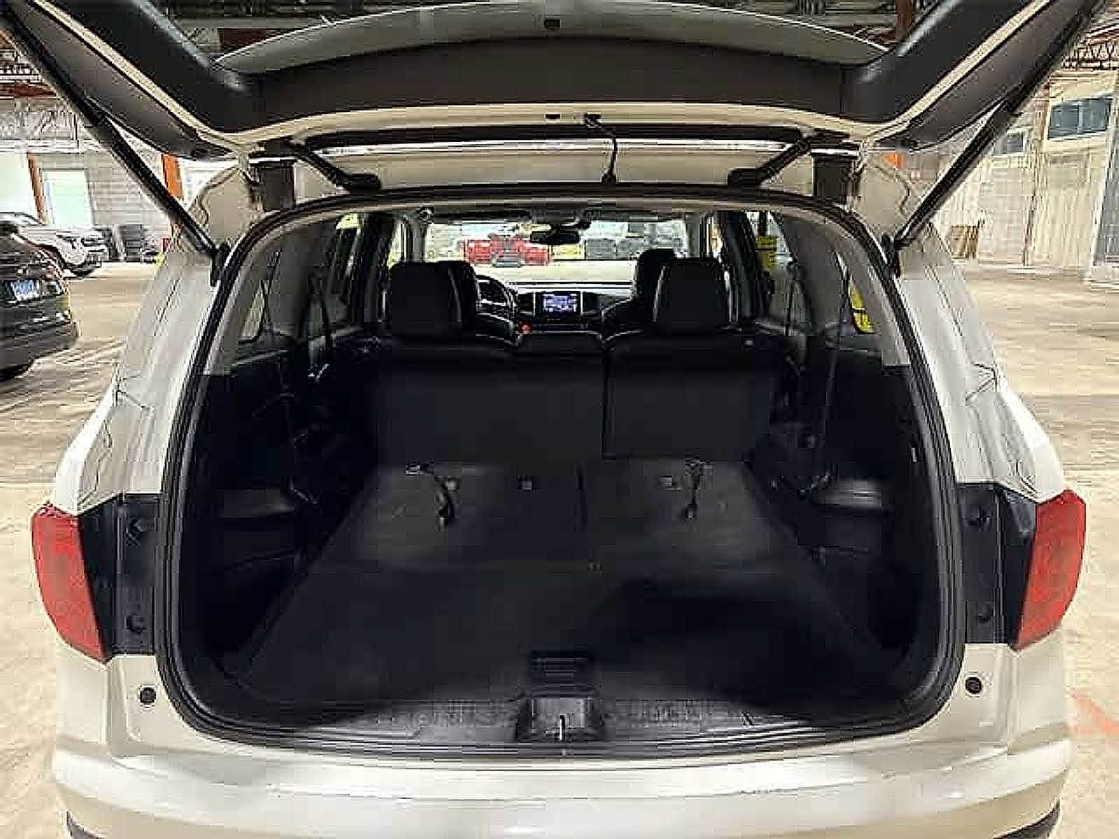 Thumbnail: 2017 Honda Pilot - 42