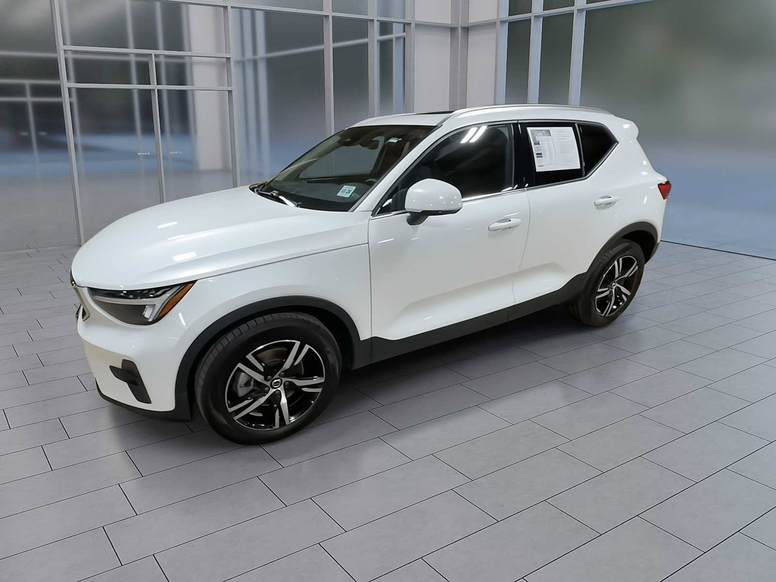 Thumbnail: 2023 Volvo XC40 - 4