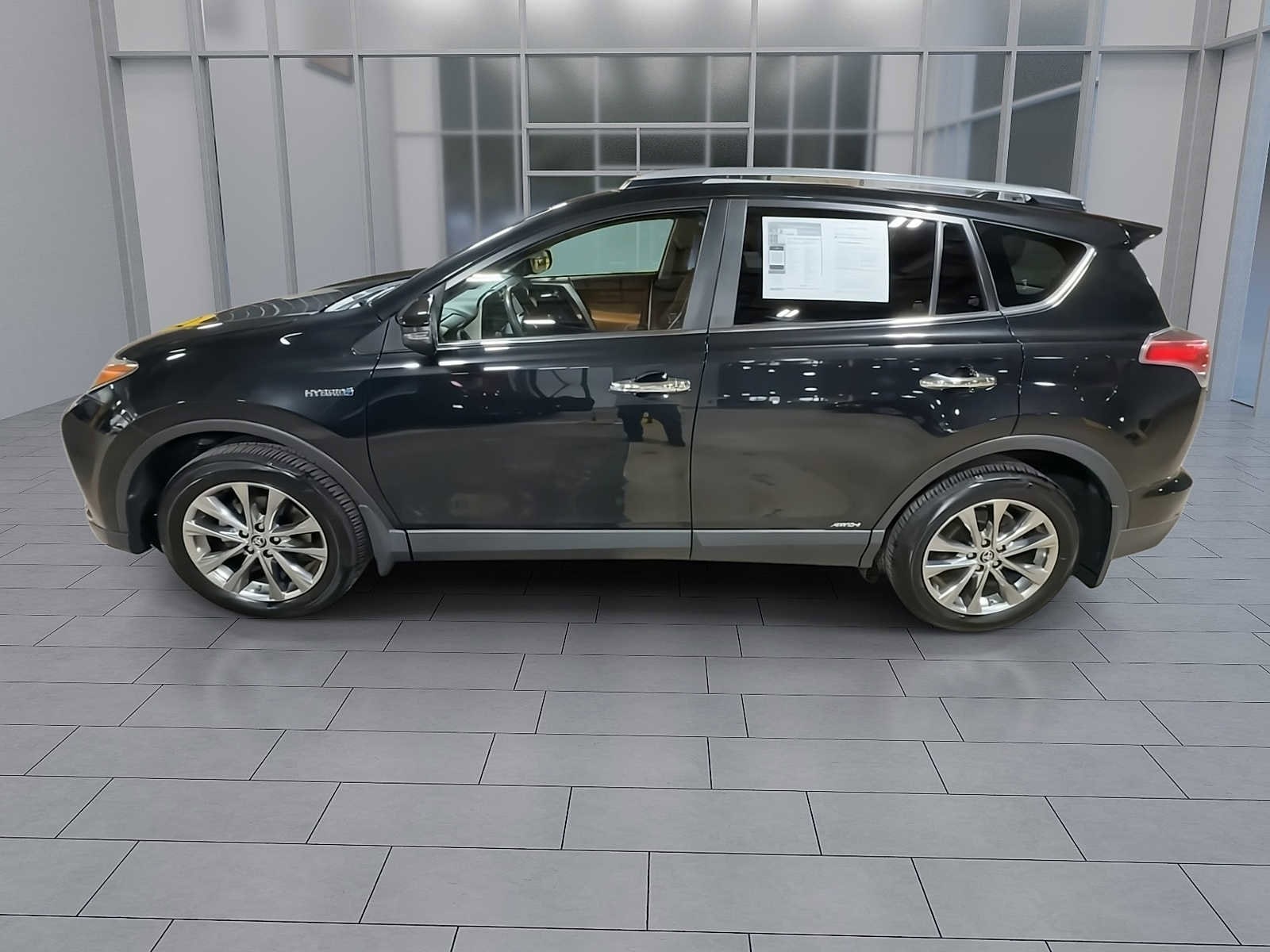 Thumbnail: 2017 Toyota RAV4 - 5