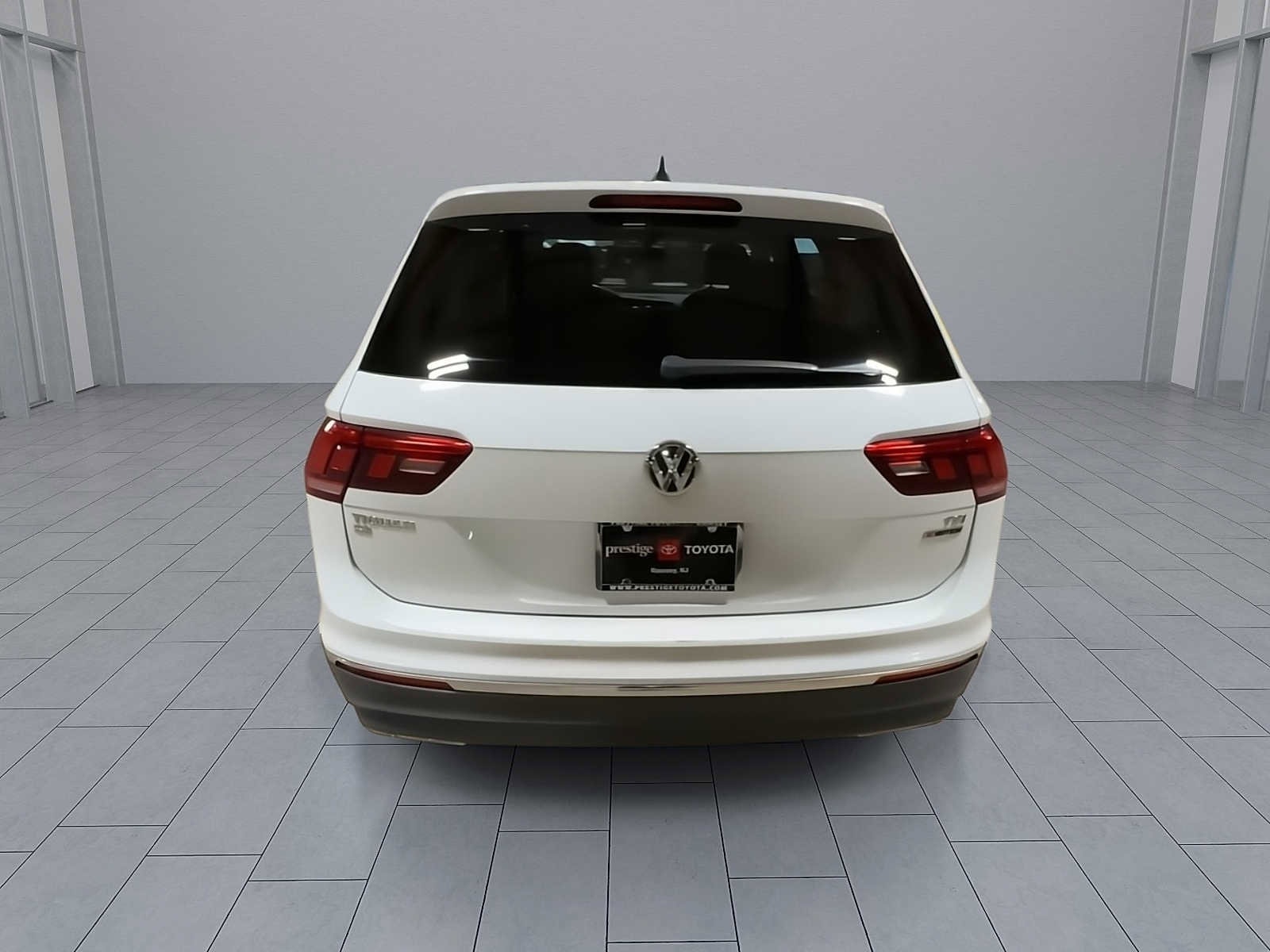 Thumbnail: 2018 Volkswagen Tiguan - 7