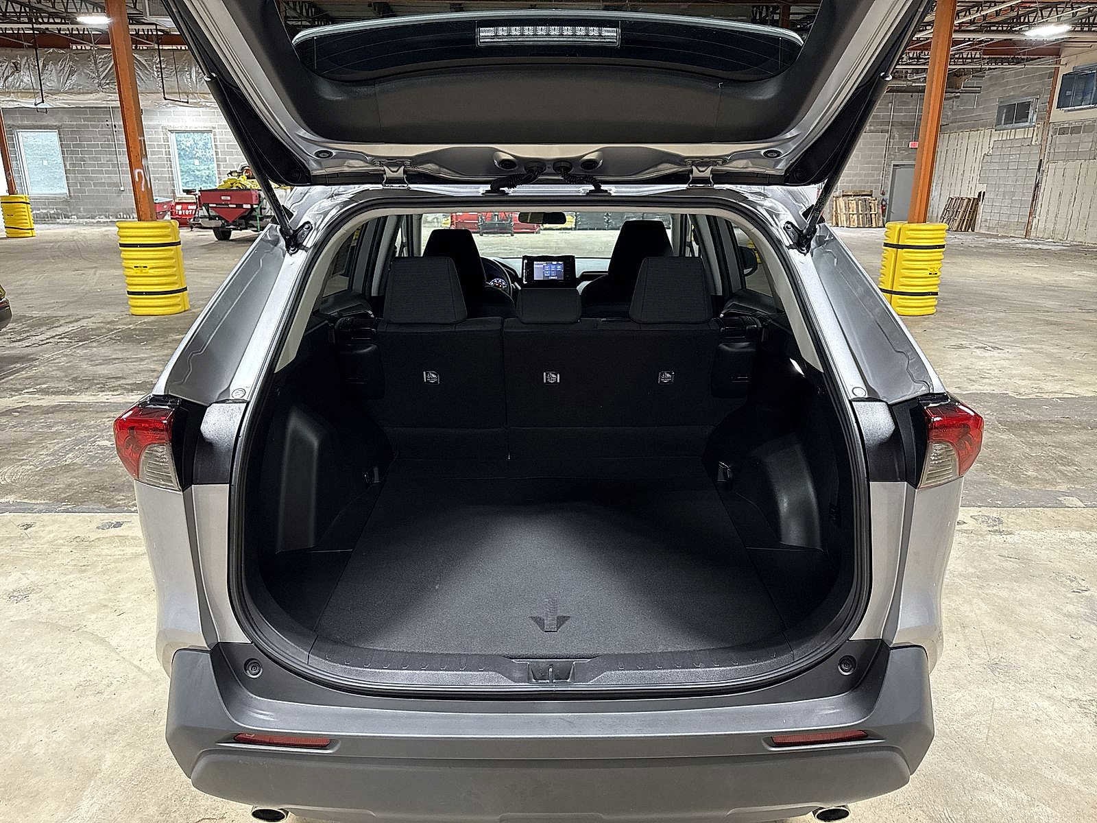 Thumbnail: 2022 Toyota RAV4 - 11