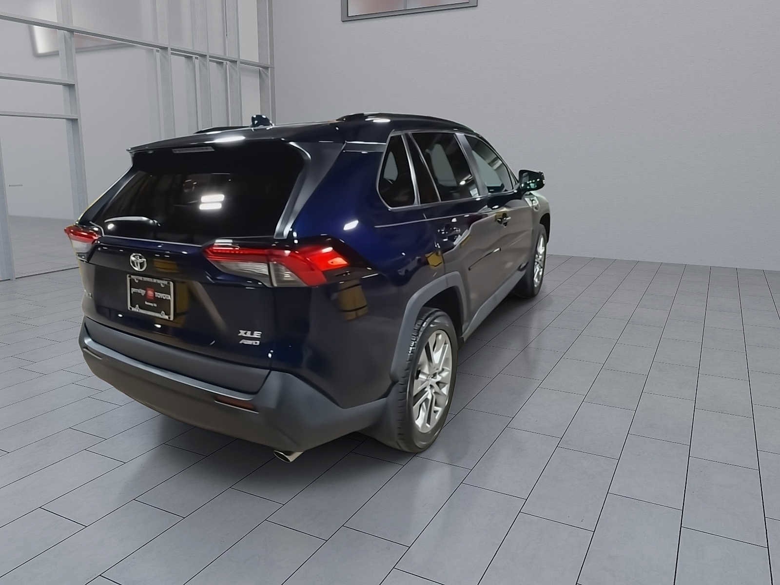 Thumbnail: 2020 Toyota RAV4 - 8