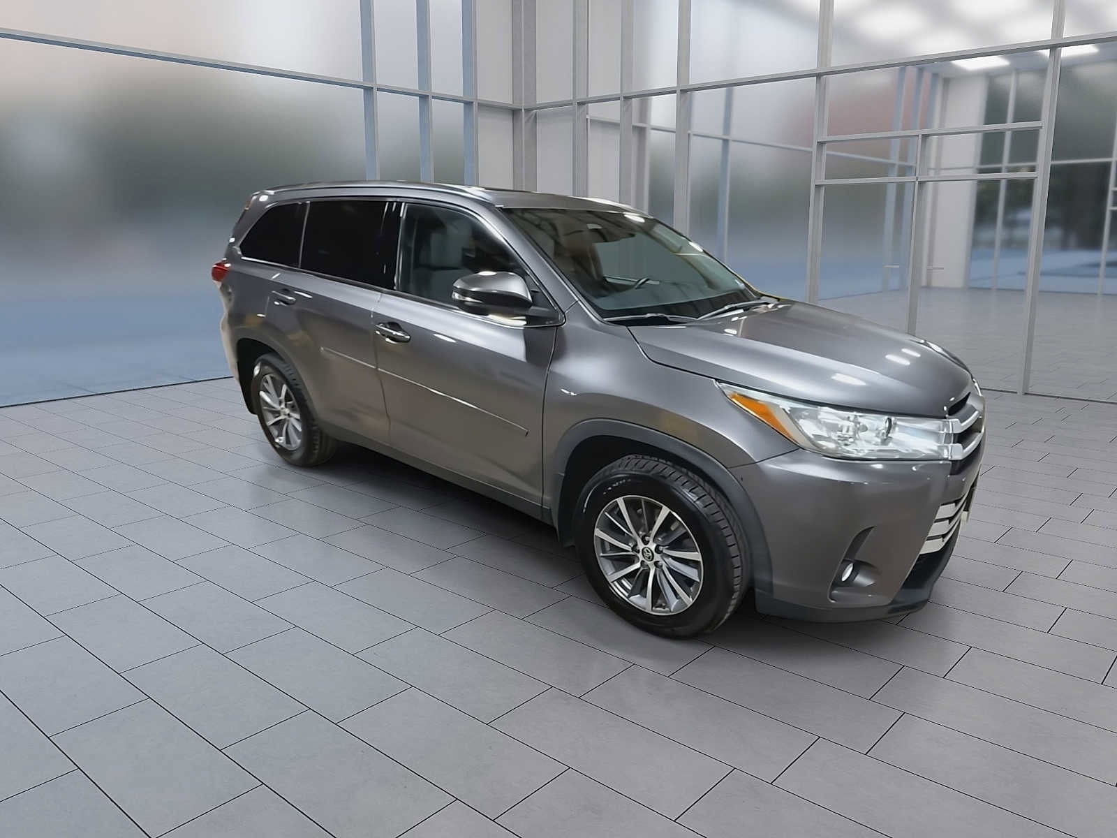 Thumbnail: 2019 Toyota Highlander - 2