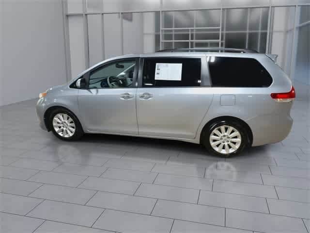 Thumbnail: 2011 Toyota Sienna - 6