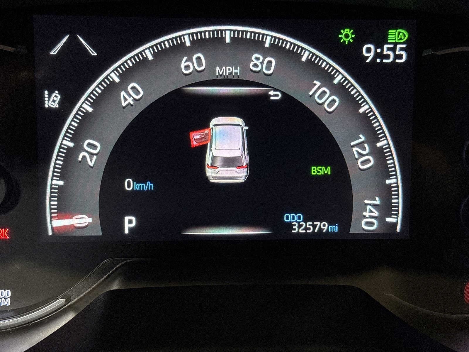 2025 Toyota RAV4 XLE - Photo 18