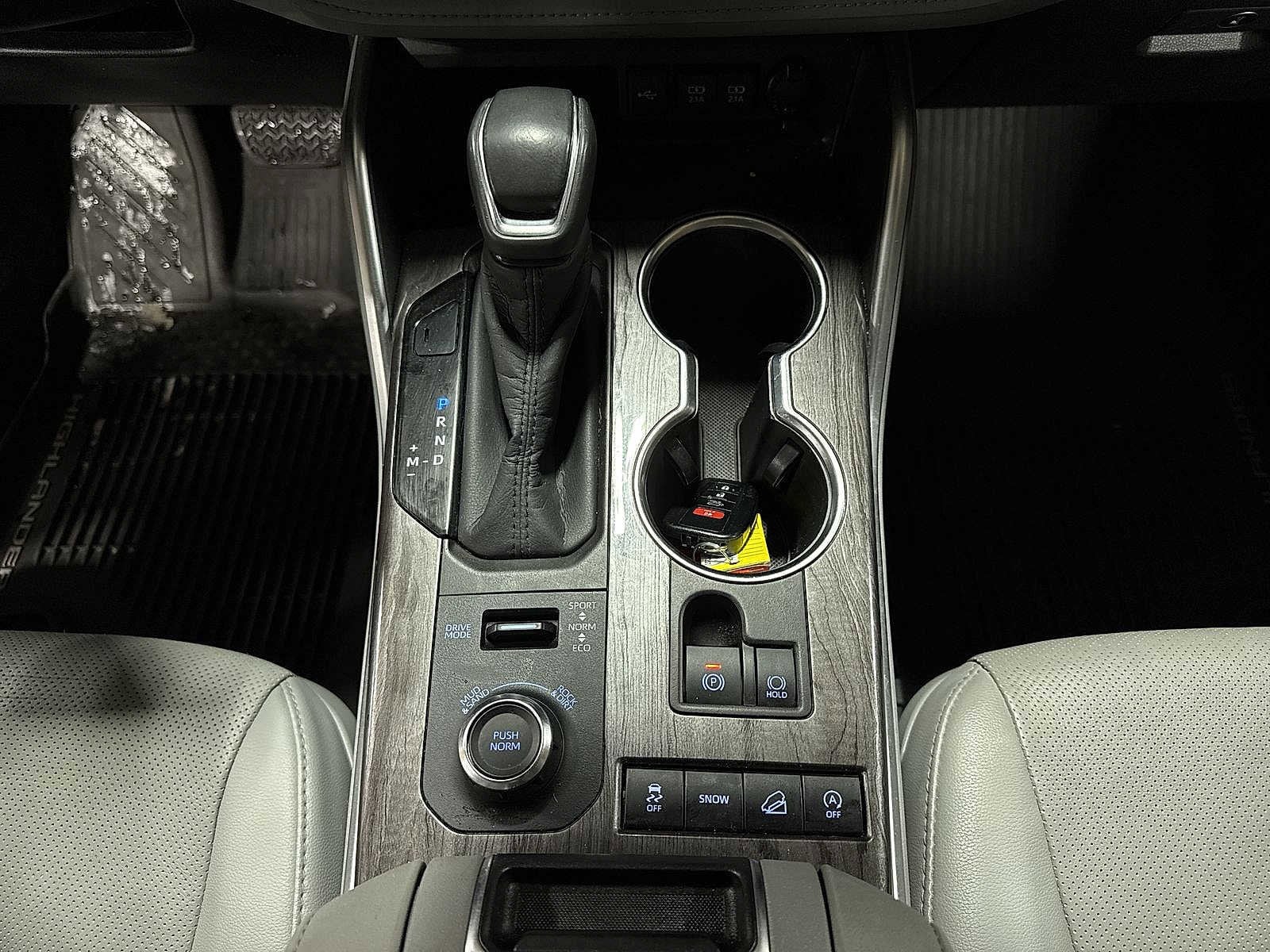 Thumbnail: 2020 Toyota Highlander - 34