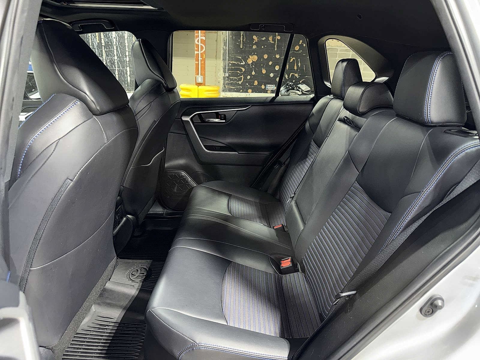 Thumbnail: 2021 Toyota RAV4 - 15