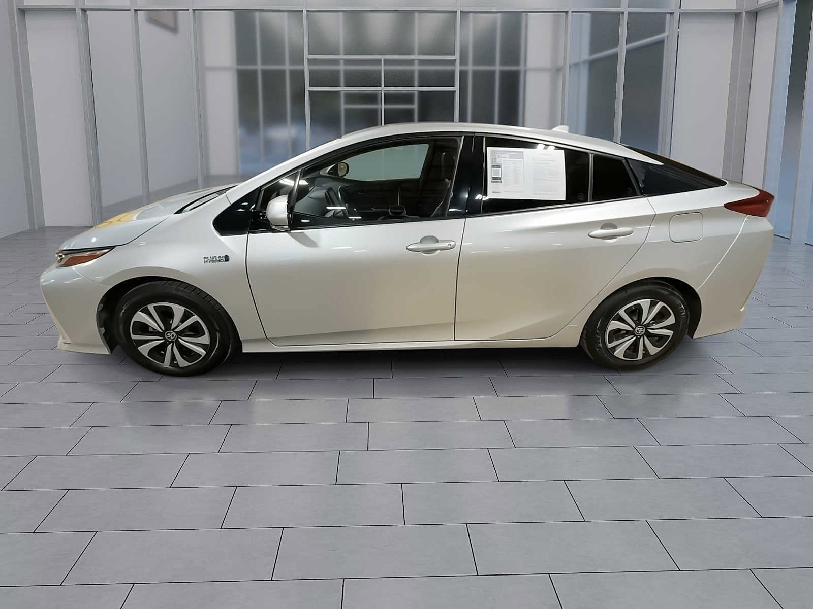 Thumbnail: 2017 Toyota Prius Prime - 5