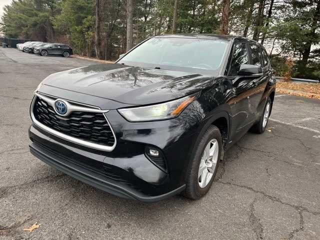 2023 Toyota Highlander LE's photo
