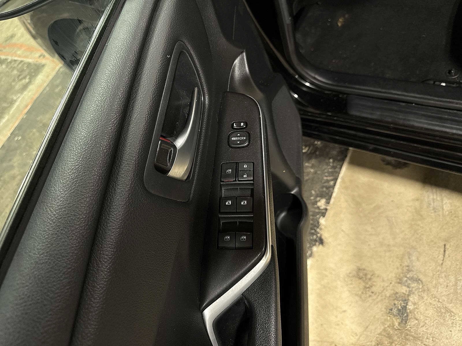 Thumbnail: 2015 Toyota Camry - 22