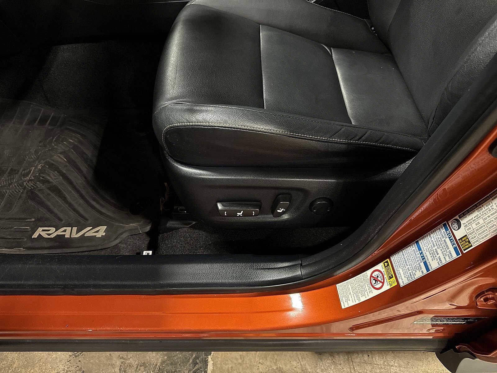 Thumbnail: 2015 Toyota RAV4 - 24