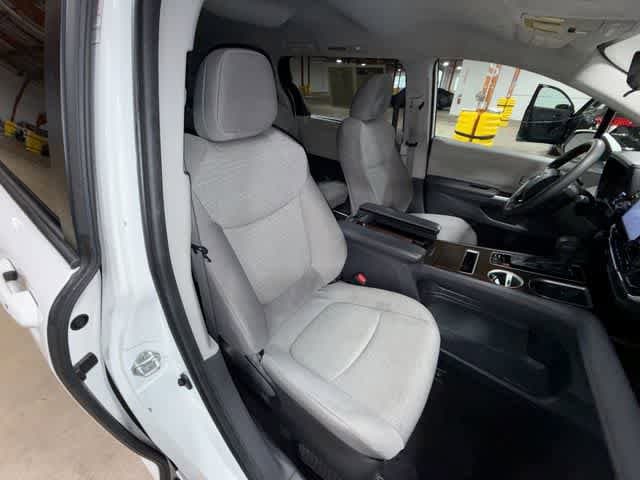 Thumbnail: 2022 Toyota Sienna - 16